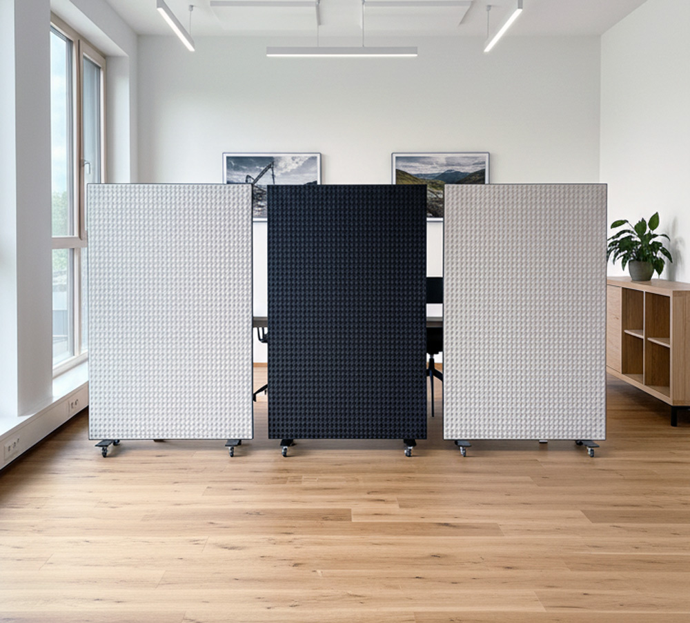 Teststellung-1000px Drei mobile Trennwände im Büro